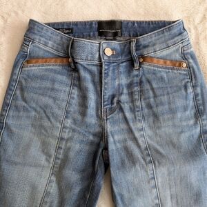 White House Black Market Mid-Rise Skinny Ankle Jeans Light Wash Size 2 Short